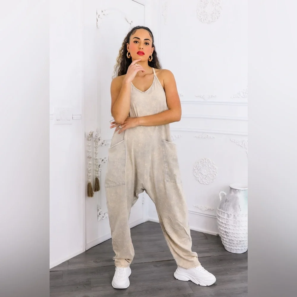 Stylish Beige Jumpsuit with Pockets - Picture 2 of 5